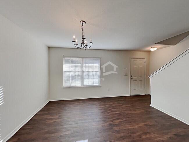 Building Photo - 6236 Leslie Dr