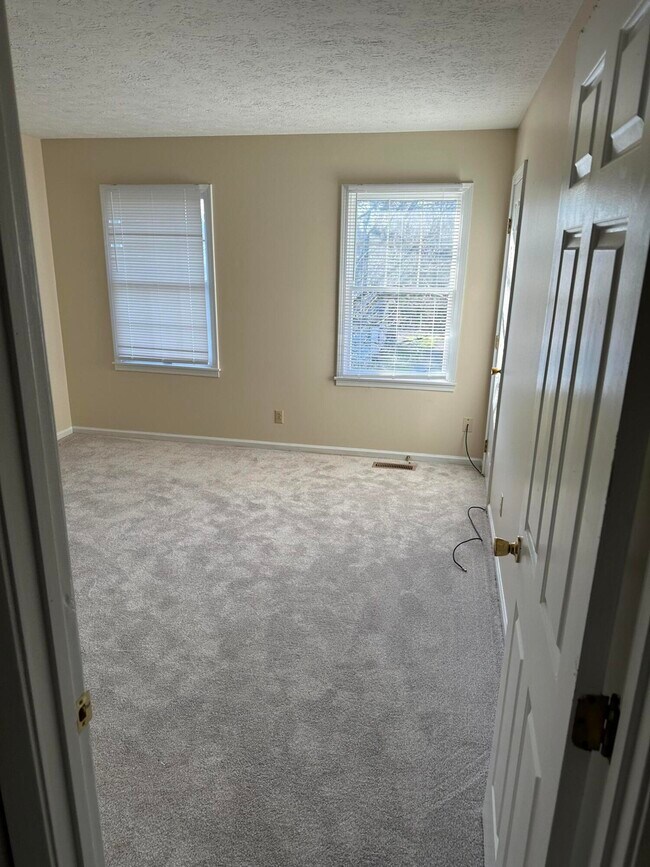 Building Photo - 165 Landings Dr
