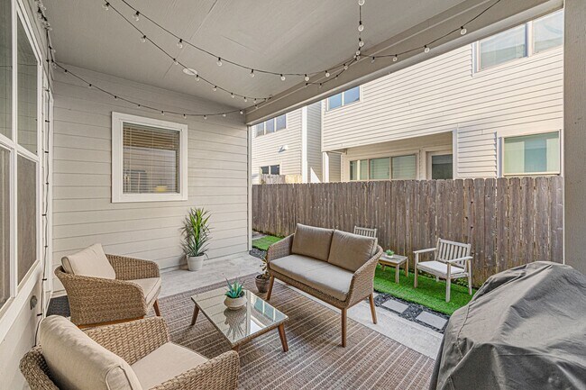 Building Photo - 8817 Hollister Pine Ct