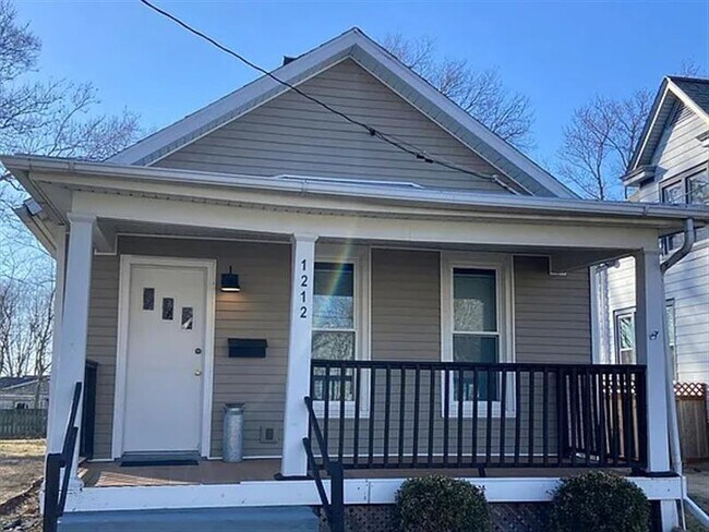 Building Photo - 3 bedroom