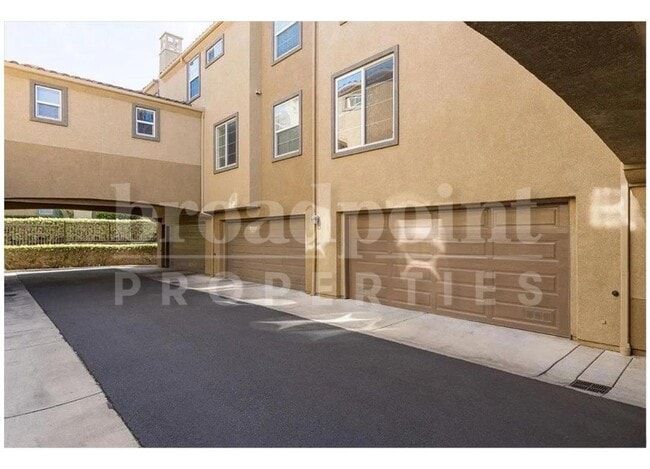 Building Photo - 727 Kellogg St