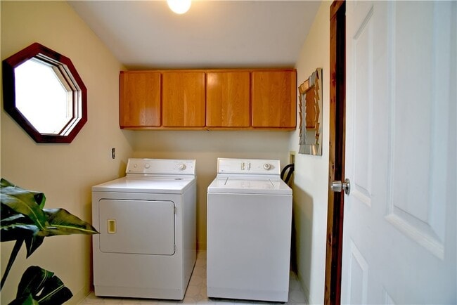 Building Photo - 2331 Edgemere Dr