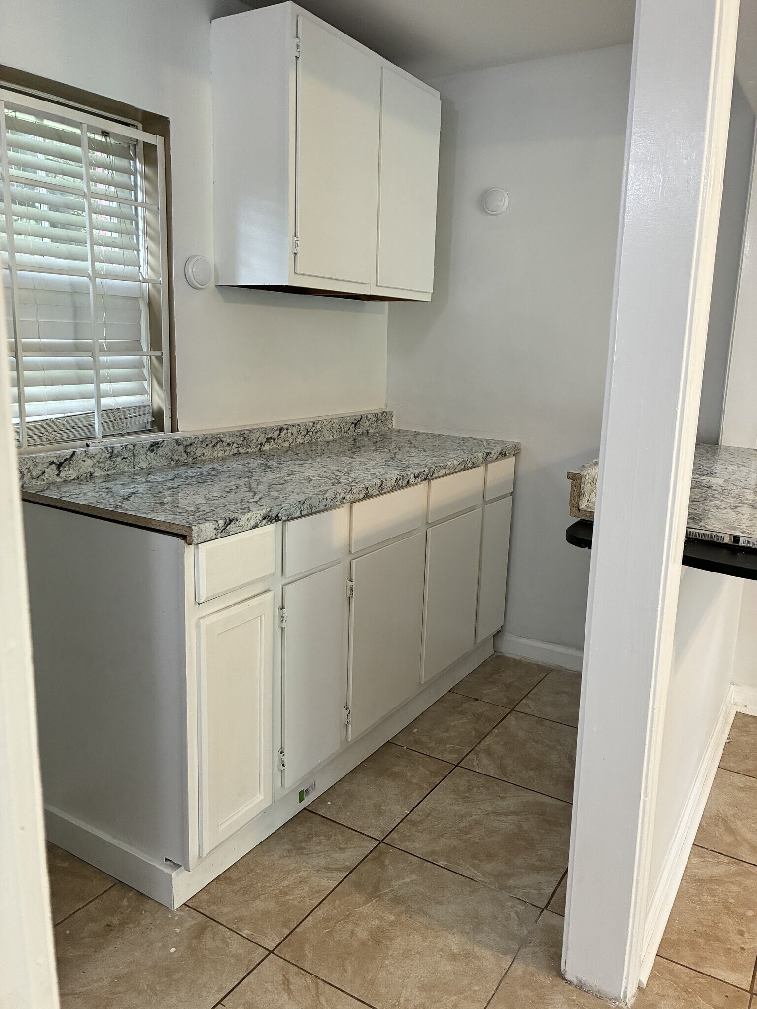Building Photo - 6433 Valley Brook Dr