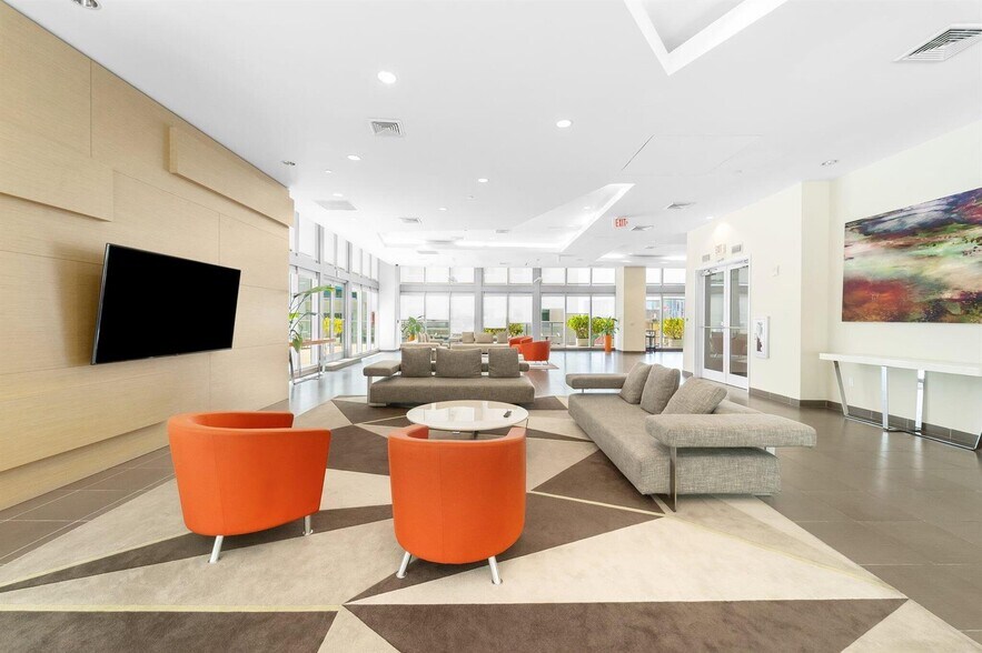 Building Photo - 1111 SW 1st Ave