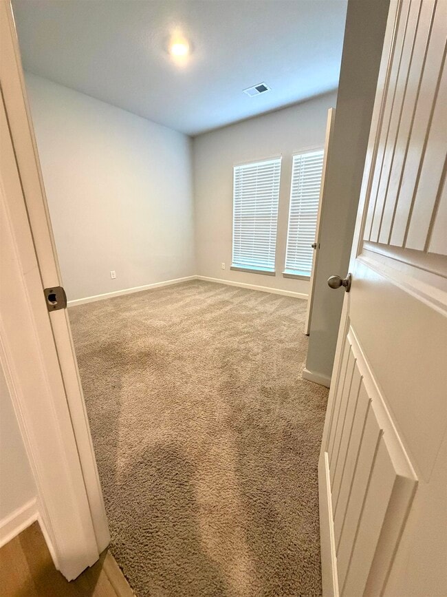 Building Photo - 50 Arrowwood Trl