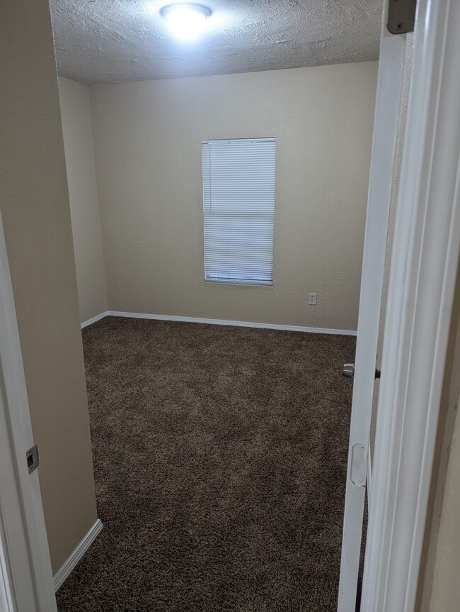 Building Photo - 14633 Valentin Dr