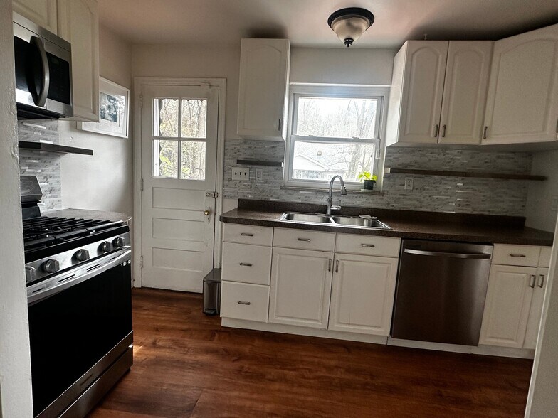 Building Photo - 1526 Edwards St