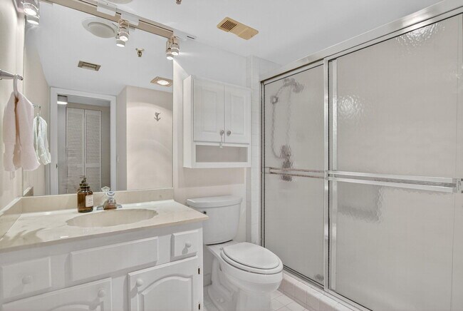 Building Photo - 6805 Willow Wood Dr