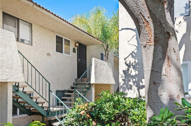 Building Photo - 6493 Kanan Dume Rd