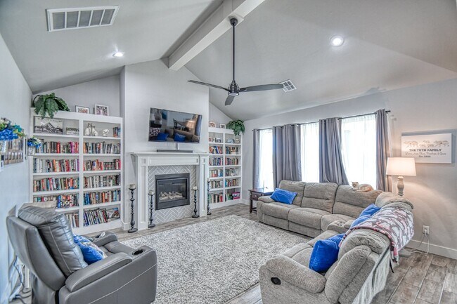 Building Photo - Spacious 5-Bedroom Home with 3 Full Baths ...