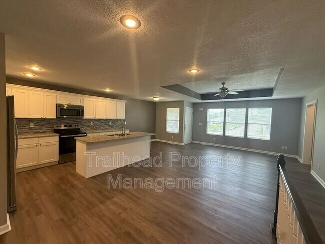 Building Photo - 605 Hillcrest St