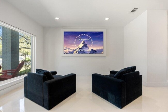 Building Photo - 10408 Loring Dr