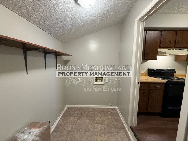 Building Photo - 7627 Alki Ln SW