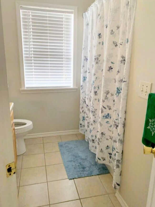 Building Photo - 119 Woodland Dr N