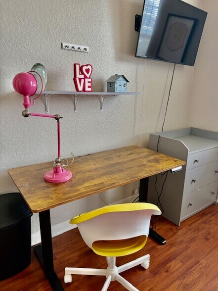 Building Photo - 860 N Orange Ave