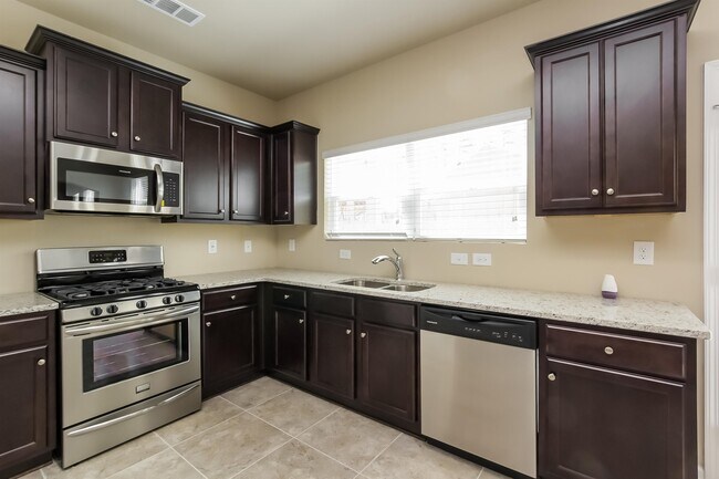 Building Photo - 207 Comet Ct