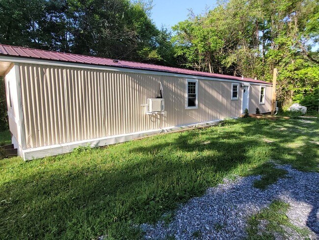 Building Photo - 522 Sandmine Rd