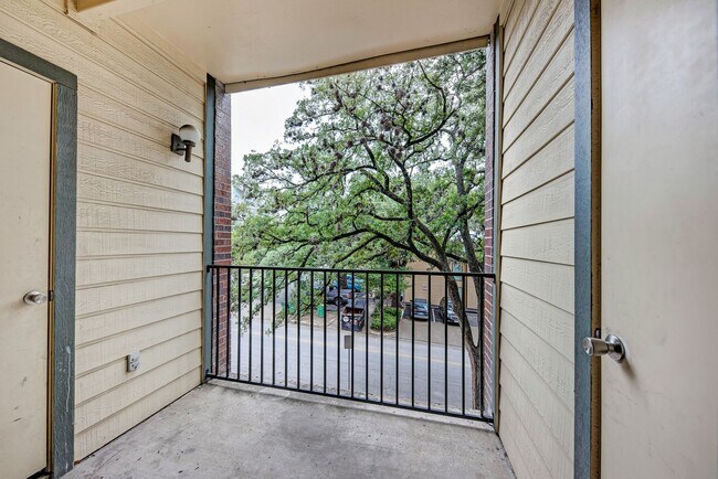 Building Photo - PRELEASE 8/15/2025 2 bed 2 bath