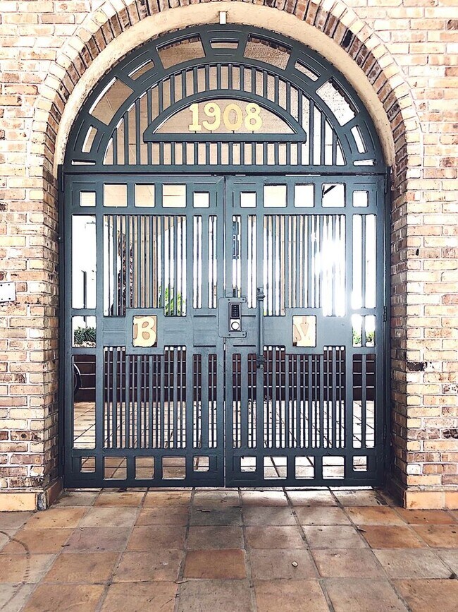 Building Photo - K506 - Buena Vista #103