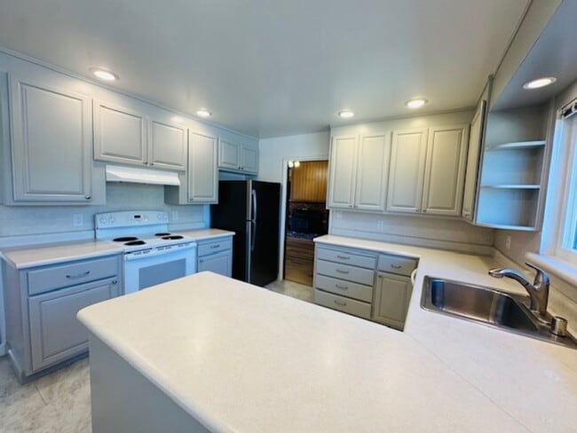 Building Photo - Wonderful single level home in Orinda-available for move-in now!