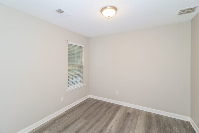 Building Photo - 8129 Jordan View Dr