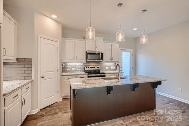 Building Photo - 170 Fairfield Dr