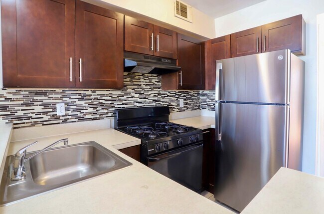 Building Photo - 37 Harmon St