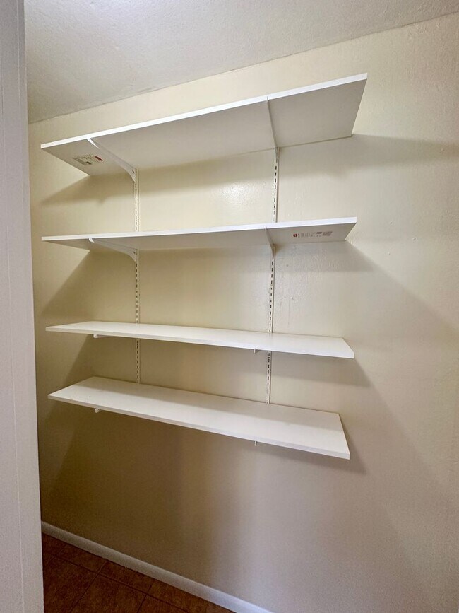 Building Photo - UPCOMING 2 BED 1 BATH COZY CASITA AVAILABLE 5/15/26!!