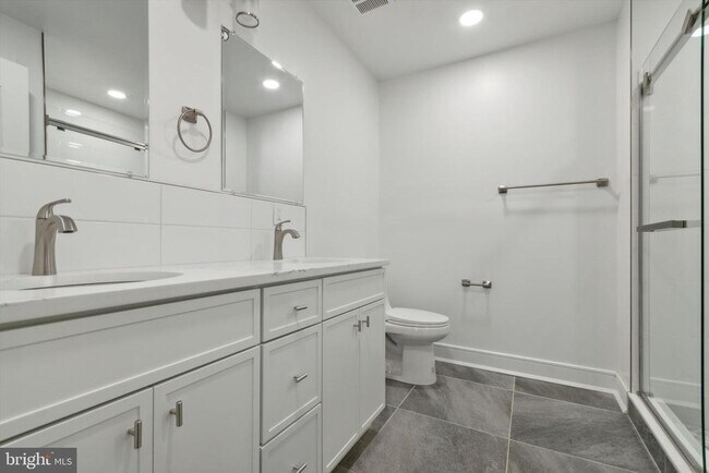 Building Photo - 35 Sycamore Pl