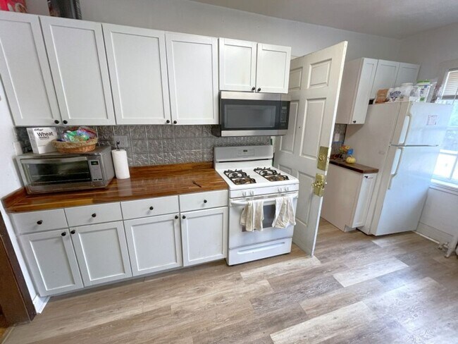 Building Photo - 46 N Breese Terrace