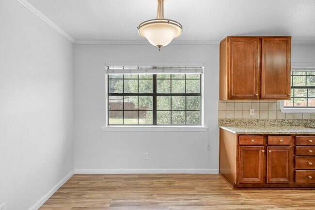 Building Photo - 3052 Cameo Ln