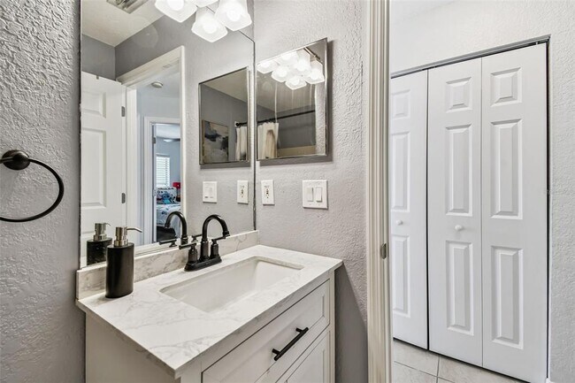 Building Photo - 1763 Montana Ave NE