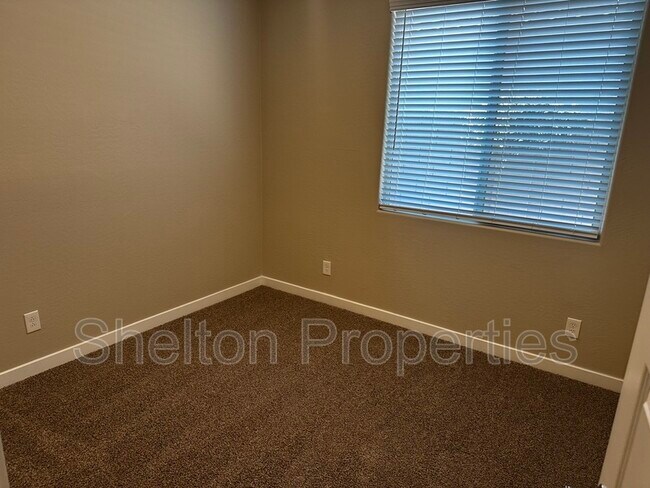 Building Photo - 16562 W Charlotte Dr