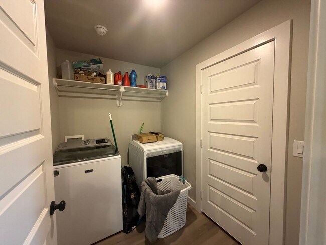 Building Photo - 3/2/2 in Frenship ISD in upland crossing!