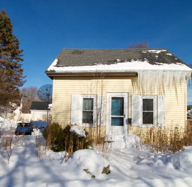 Building Photo - Spacious 4–5 Bedroom Home on French Island – Old Town