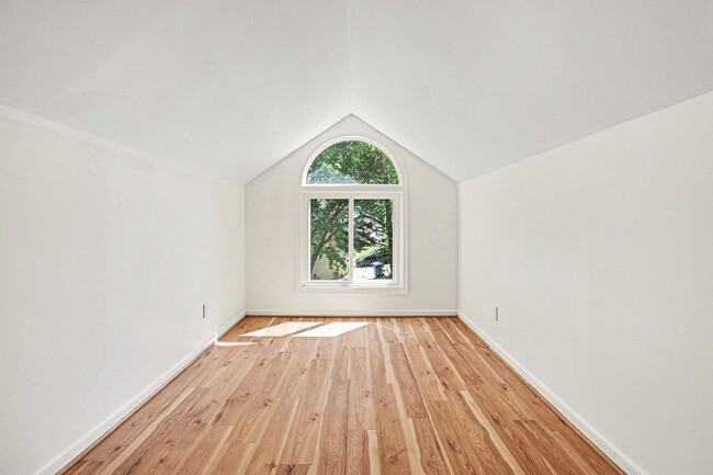Building Photo - Large 4 Bedroom/2 Bathroom Home in Bon Air ***Available Early/Mid April***