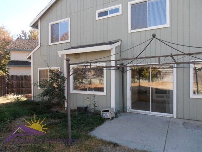 Building Photo - Spacious 3 Bed 2.5 Bath 1,959 Sq. Ft. Antelope Home