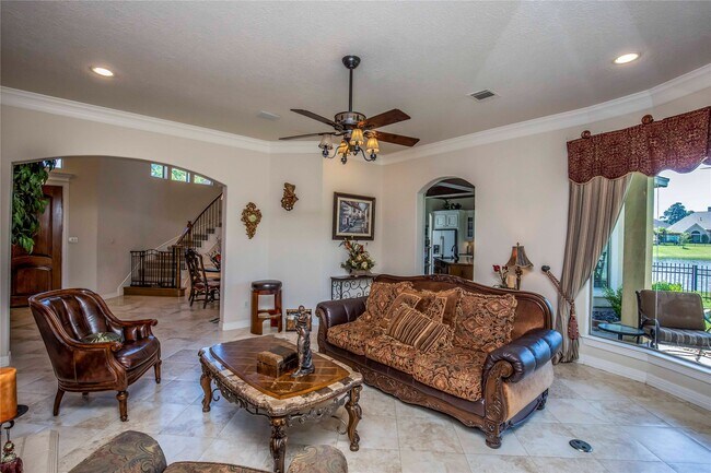 Building Photo - 25219 Hideaway Run Dr