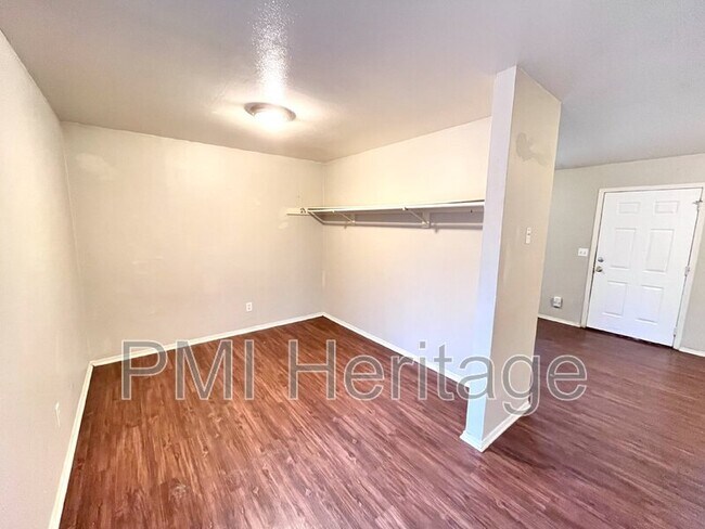 Building Photo - 809 E Huntsville Ave