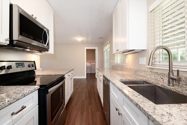 Building Photo - 5290 Highline Pl
