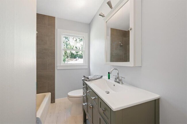 Building Photo - 300 Colson Ave