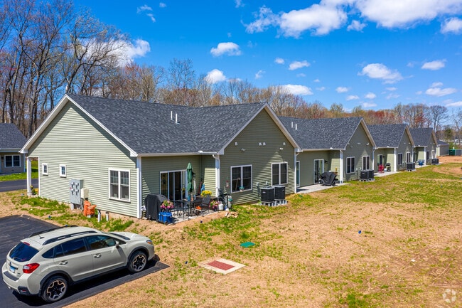 Building Photo - 37-43 Hunter's Ln