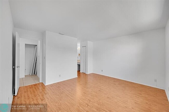 Building Photo - 9186 NW 40th St