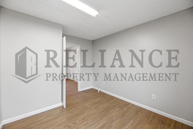 Building Photo - 1908 N Jeanette St