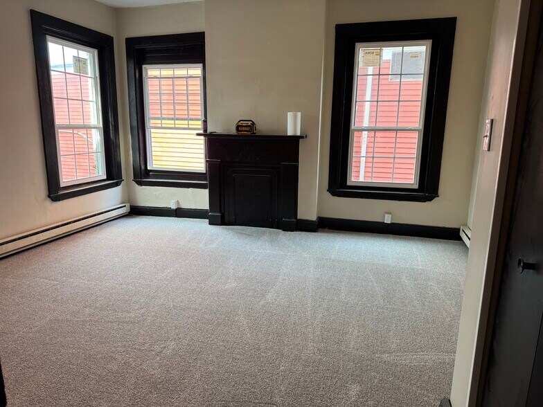 Building Photo - 313 S Penn St