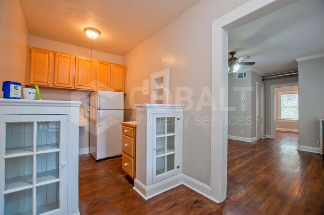 Building Photo - 674 Somerset Terrace NE