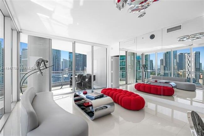 Building Photo - 90 SW 3rd St