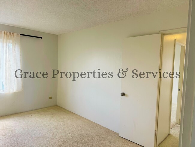 Building Photo - 0036BRU