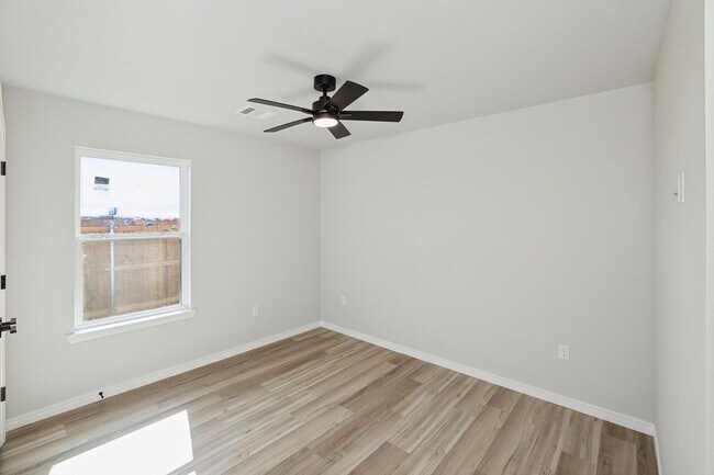 Building Photo - 8910 Oakleaf Ct