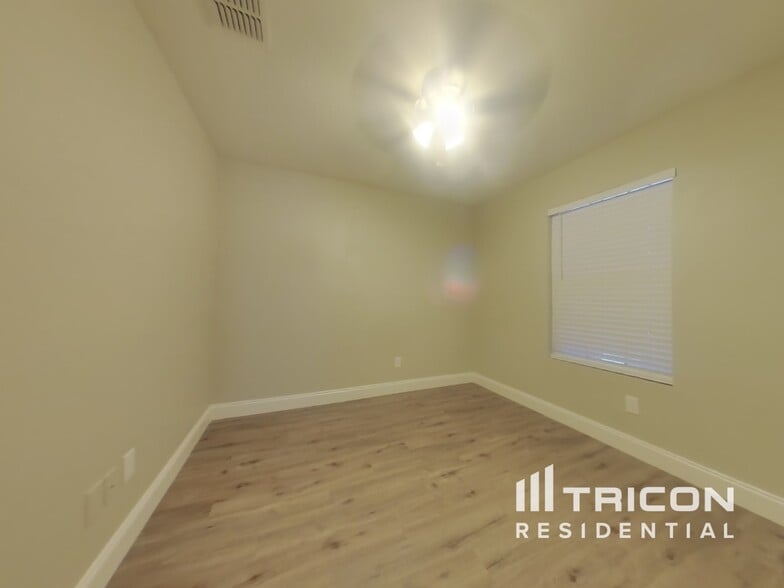 Building Photo - 9017 Sun Haven Way